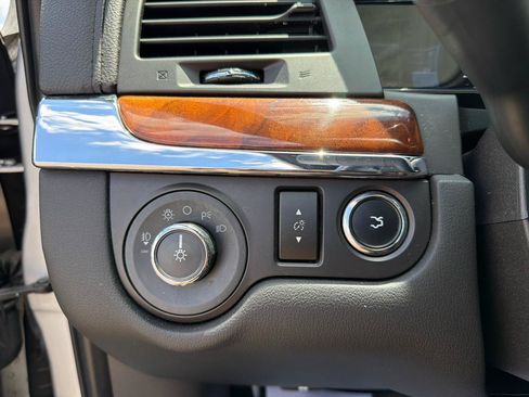 Used 2013 Lincoln MKS AWD image 14