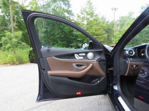 Used 2020 Mercedes-Benz E 350 4MATIC Sedan image 10