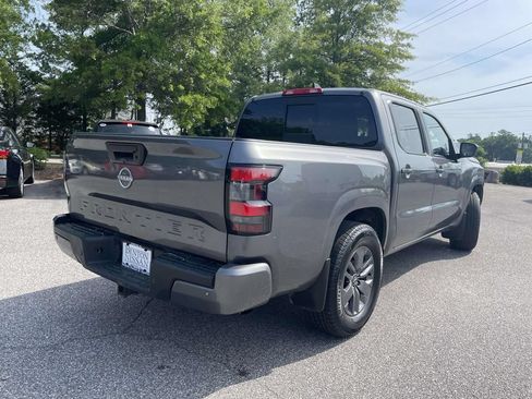 Used 2025 Nissan Frontier SV w/ SV Convenience Package RWD image 3