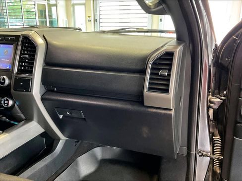 Used 2021 Ford Expedition XLT image 18