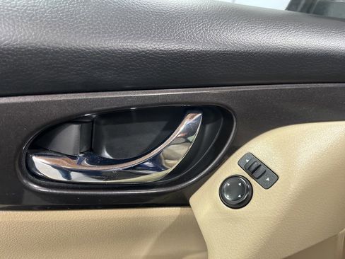 Used 2020 Nissan Rogue SV AWD/4WD image 14