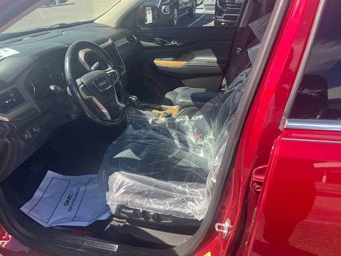 Used 2019 GMC Acadia Denali w/ Technology Package FWD image 12