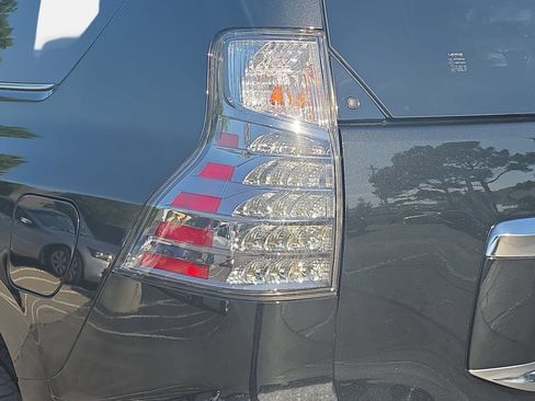 Used 2023 Lexus GX 460 Premium w/ Premium Package AWD/4WD image 32