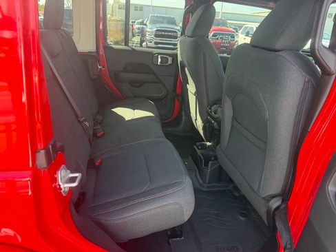 Used 2025 Jeep Wrangler Sahara AWD/4WD image 14