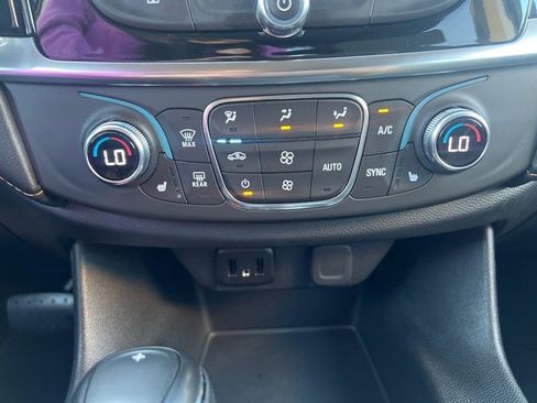 Used 2019 Chevrolet Traverse LT image 28