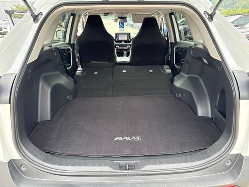 Used 2019 Toyota RAV4 LE w/ Carpet Mat Package AWD/4WD image 28