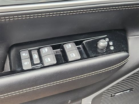 Used 2024 Jeep Wagoneer Series II w/ Flexible Seating Group image 11