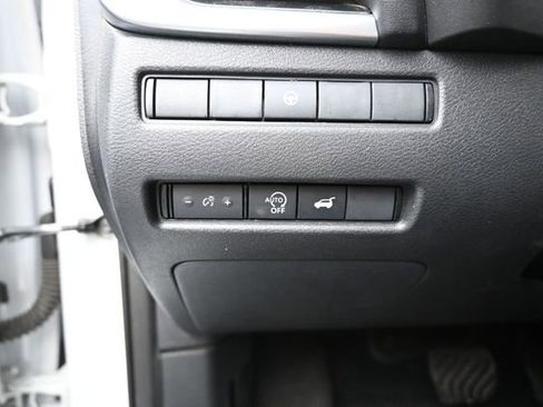 Used 2024 Nissan Rogue SV FWD image 15