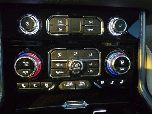 Used 2021 GMC Yukon Denali w/ Denali Premium Package image 21