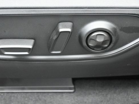 New 2025 Jeep Grand Cherokee Altitude image 18