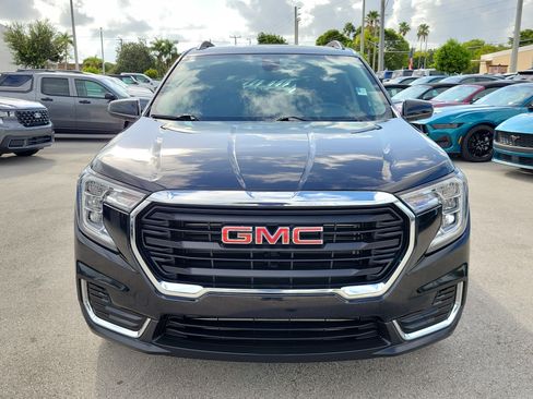 Used 2023 GMC Terrain SLE w/ Driver Convenience Package FWD image 2