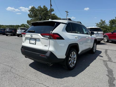 Used 2022 Toyota RAV4 XLE Premium FWD image 6