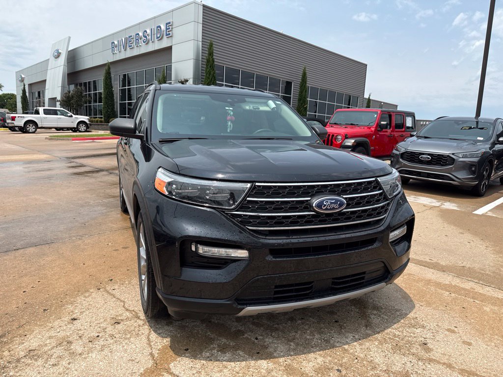 Used 2024 Ford Explorer XLT w/ Equipment Group 202A AWD/4WD image 1