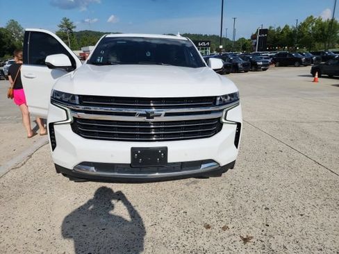 Used 2022 Chevrolet Tahoe LT w/ Luxury Package RWD image 3