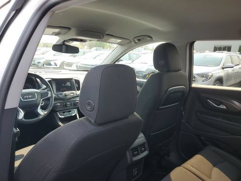 Certified 2024 GMC Terrain SLE w/ Driver Convenience Package FWD image 9