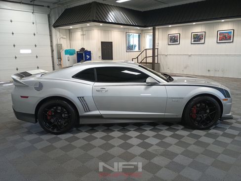 Used 2010 Chevrolet Camaro SS w/ LPO, Ground Effects Package RWD image 7