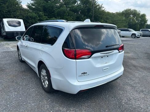 Used 2020 Chrysler Pacifica Touring-L w/ Advanced Safetytec Group FWD image 8