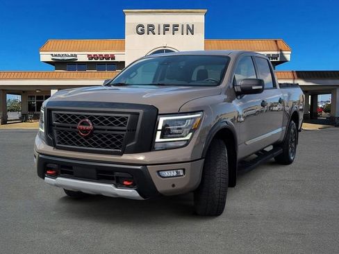 Used 2024 Nissan Titan PRO-4X w/ Pro-4x Convenience Package AWD/4WD image 11