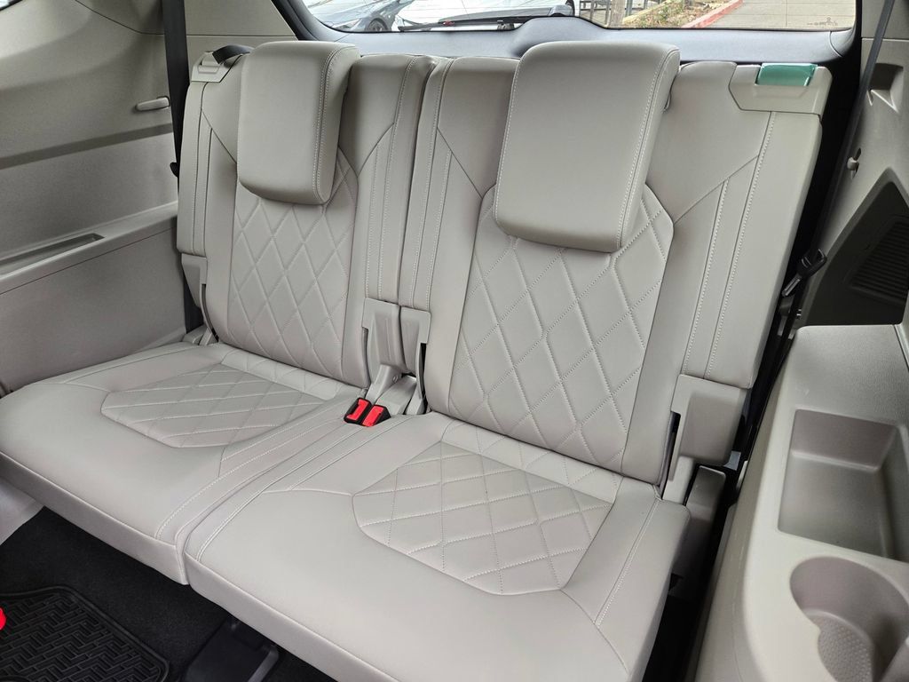 Used 2024 Volkswagen Atlas SEL Premium R-Line AWD/4WD image 14