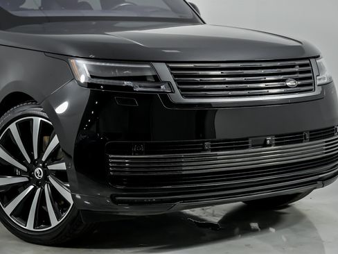 Used 2023 Land Rover Range Rover SV AWD/4WD image 3