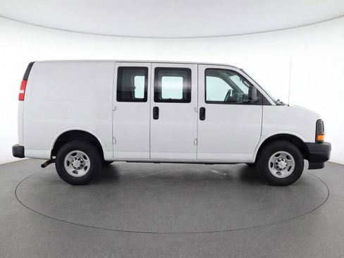 Used 2025 Chevrolet Express 3500 LT w/ LT Preferred Equipment Group image 11