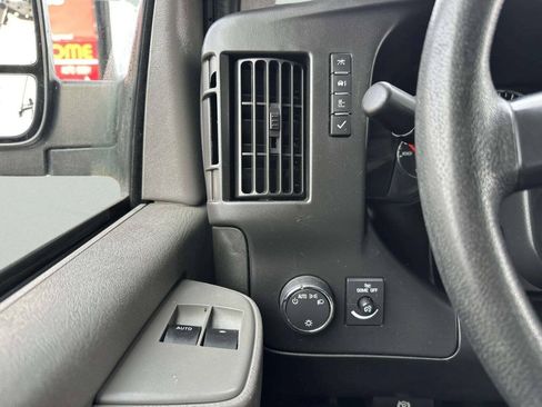 Used 2016 Chevrolet Express 2500 RWD image 17
