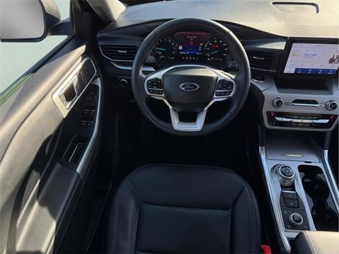 Used 2023 Ford Explorer XLT w/ Equipment Group 202A image 11