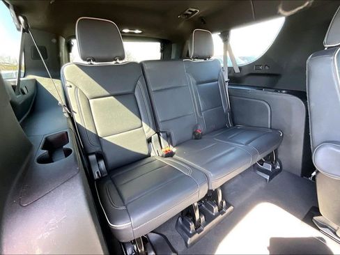 Used 2023 Chevrolet Suburban Premier image 28