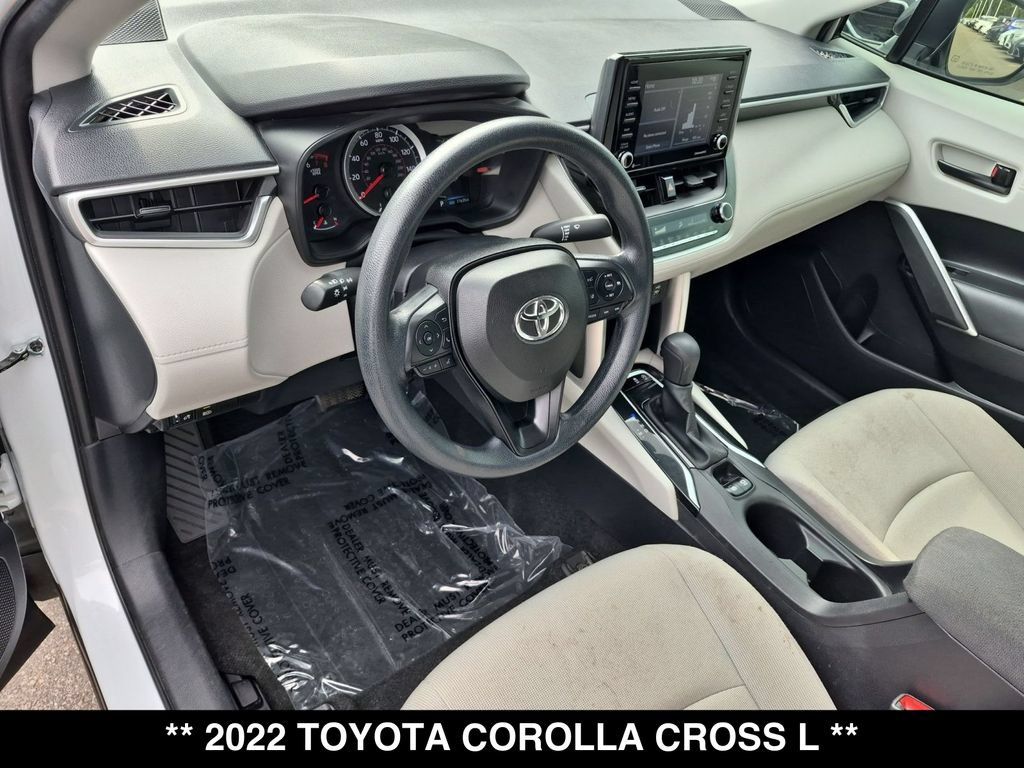 Used 2022 Toyota Corolla Cross L FWD image 2