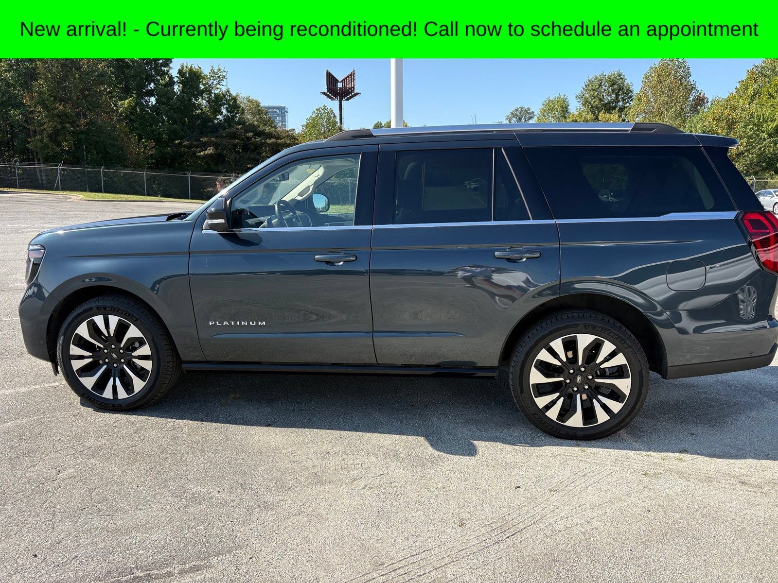 Used 2025 Ford Expedition Platinum w/ Driver's Package AWD/4WD image 9