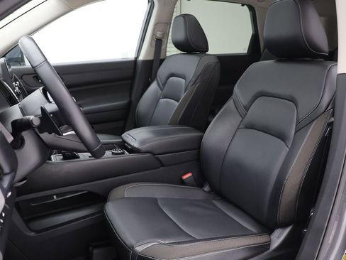 Used 2024 Nissan Pathfinder SL w/ SL Premium Package image 18