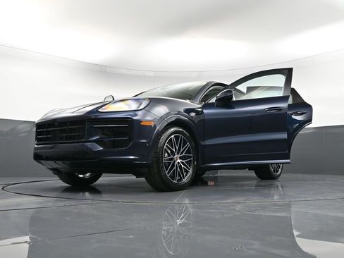 New 2026 Porsche Cayenne GTS AWD/4WD image 42