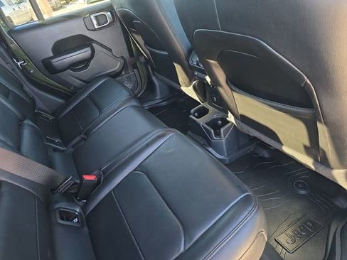 Used 2021 Jeep Gladiator Sport image 11