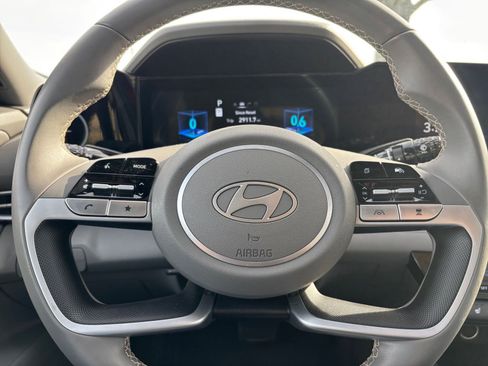 Used 2025 Hyundai Elantra SEL image 28