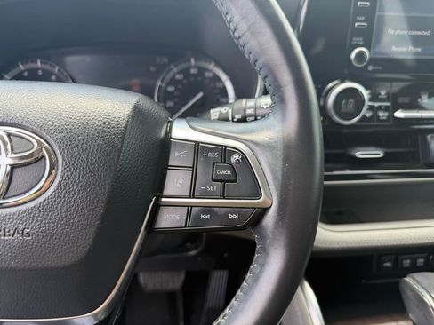 Used 2021 Toyota Highlander Limited FWD image 21