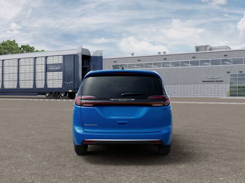 New 2027 Chrysler Pacifica Select FWD image 8