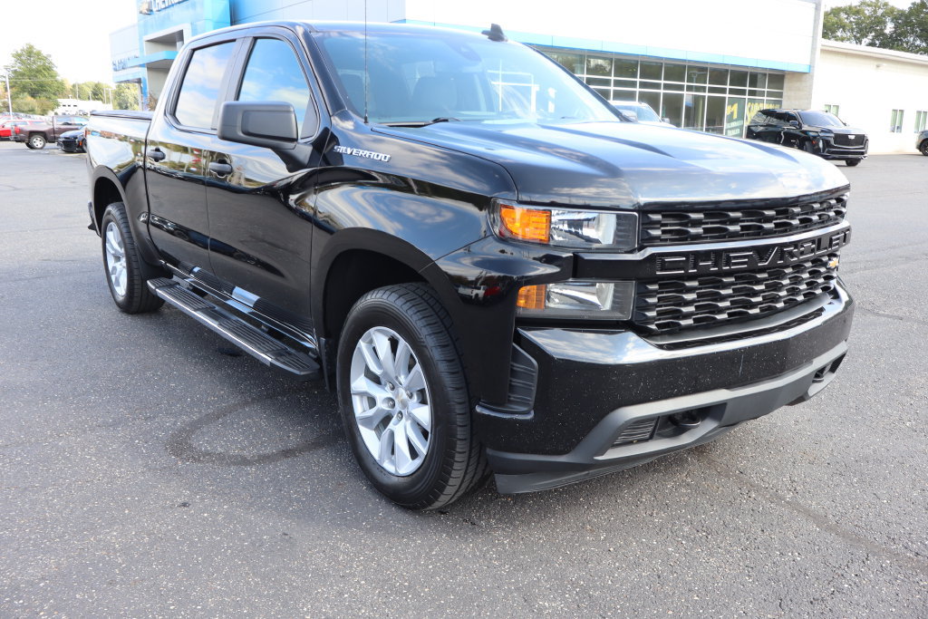 Used 2022 Chevrolet Silverado 1500 Custom w/ Safety Confidence Package AWD/4WD image 2