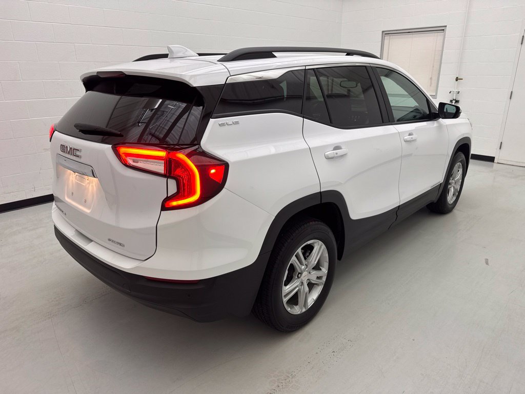 Used 2023 GMC Terrain SLE w/ Driver Convenience Package AWD/4WD image 9