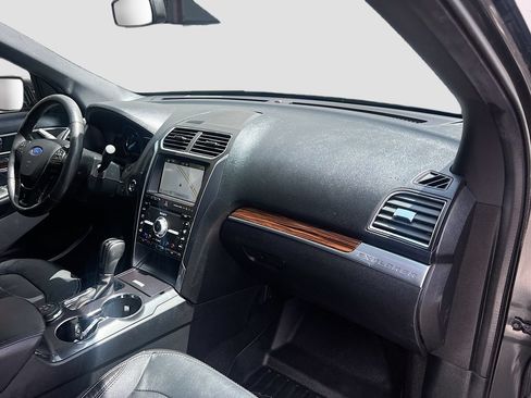 Used 2019 Ford Explorer Limited w/ Ford Safe & Smart Package AWD/4WD image 32