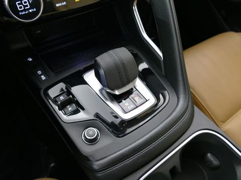 Used 2021 Jaguar E-PACE SE image 11