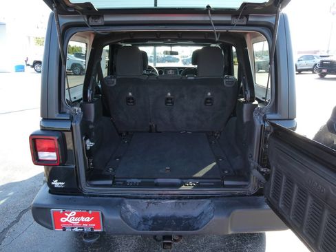 Used 2018 Jeep Wrangler Unlimited Sport AWD/4WD image 17