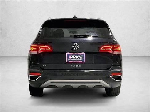 Used 2022 Volkswagen Taos SE FWD image 4