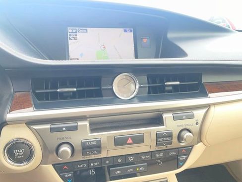 Used 2015 Lexus ES 350 w/ Luxury Package FWD image 9