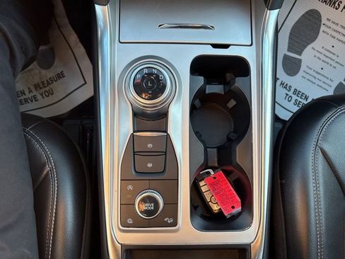 Used 2024 Ford Explorer Limited image 23