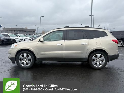 Used 2011 Chevrolet Traverse LTZ image 4
