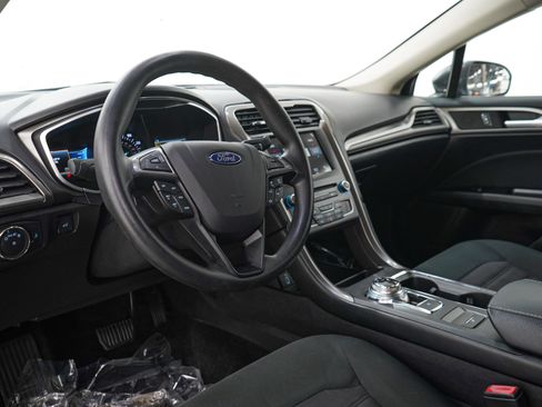 Used 2017 Ford Fusion SE w/ Fusion SE Technology Package FWD image 22