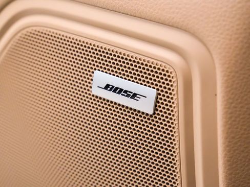 Certified 2022 Porsche Macan AWD/4WD image 17