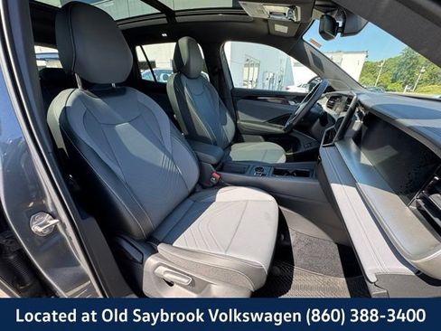 Certified 2025 Volkswagen Tiguan SE R-Line AWD/4WD image 28