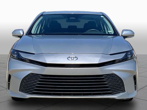 Used 2025 Toyota Camry LE FWD image 4