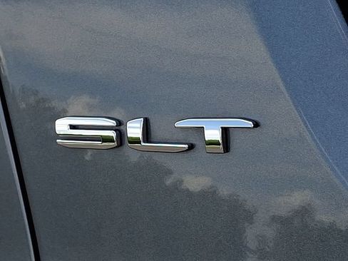 Used 2021 GMC Acadia SLT AWD/4WD image 33